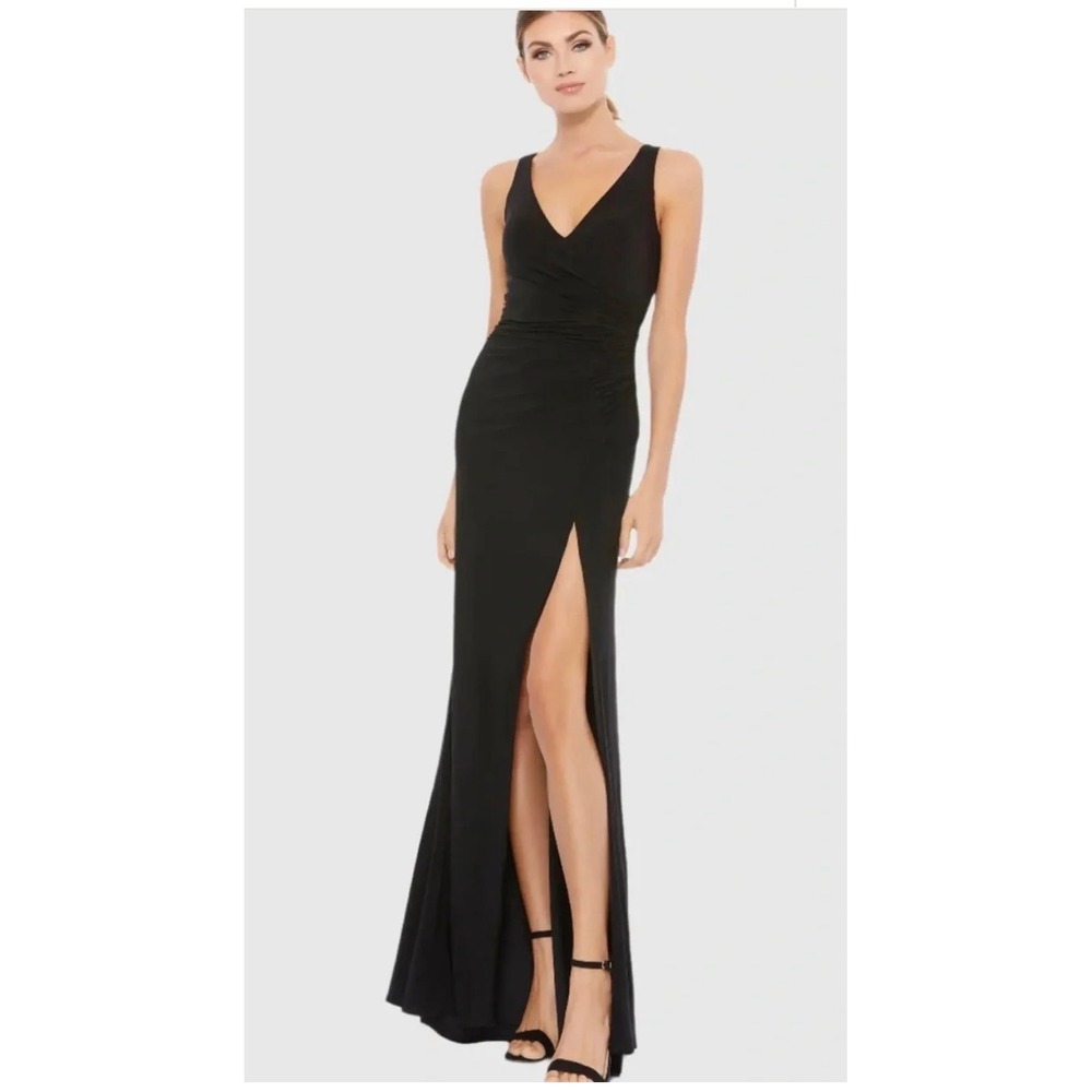 Ieena for Mac Duggal Black V-Neck Sleeveless Formal Evening Gown Dress 25846